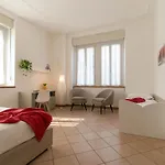 Appartement Mamma Ciccia - Casa Sara Roomy One-bedroom Mandello del Lario